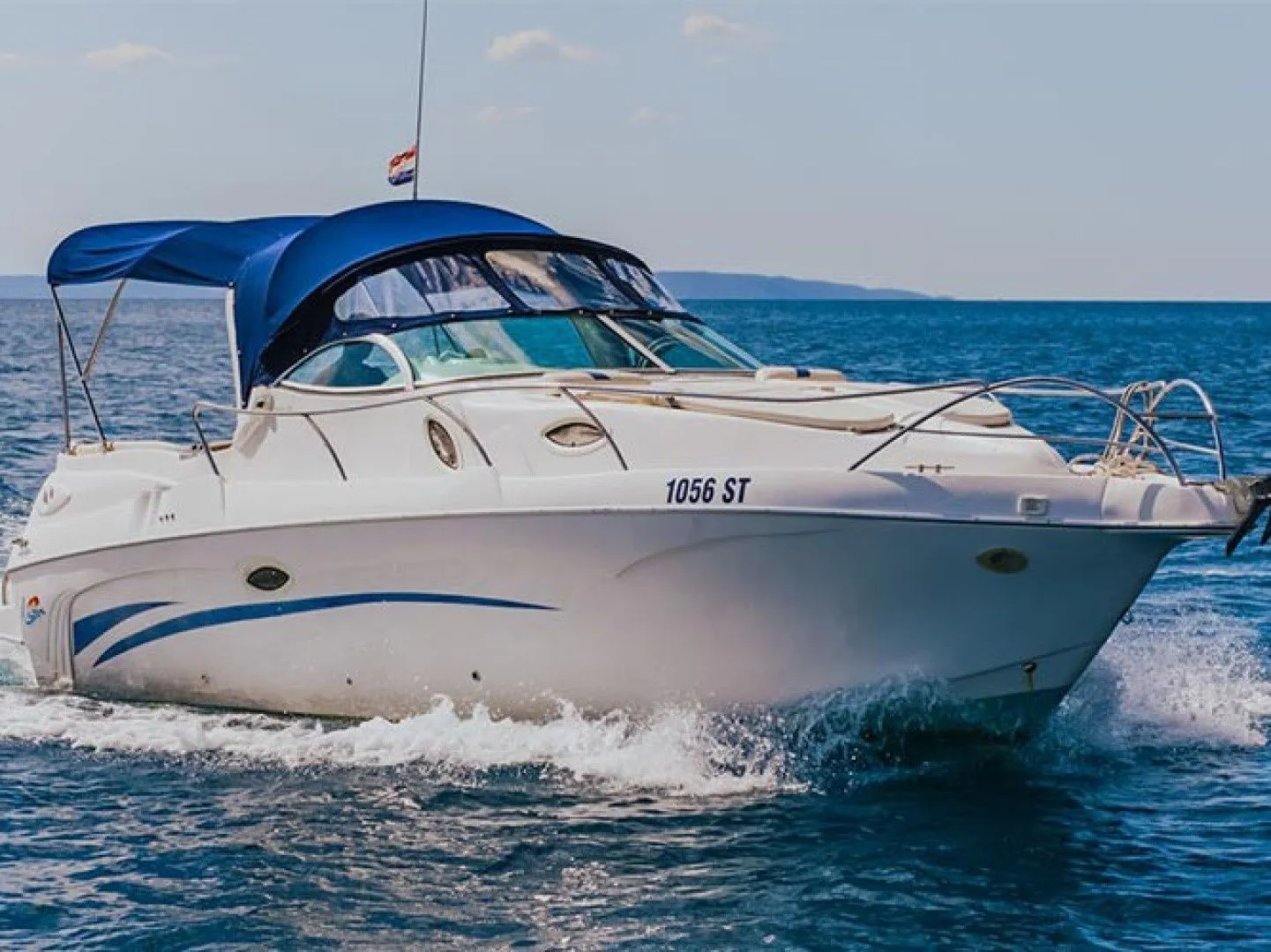 Rent a 9.1m Motor Yacht in Stobreč