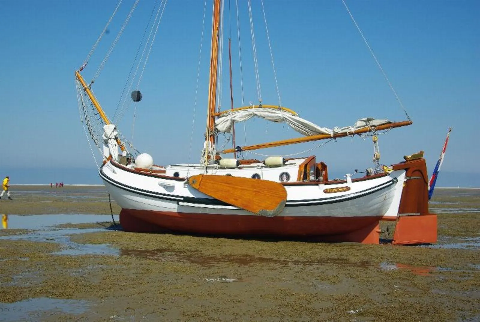 Rent a 9.5m Boat in Heeg