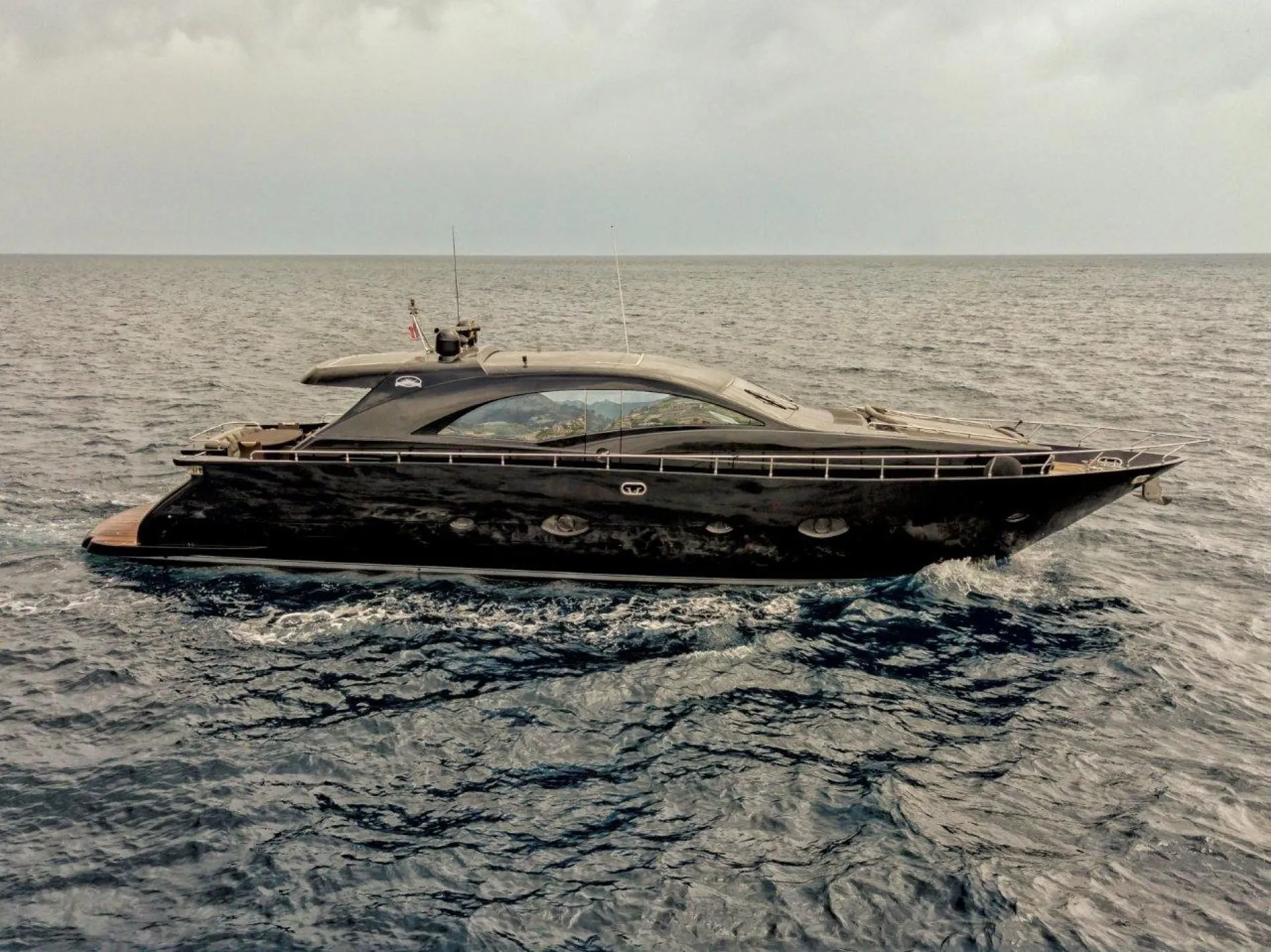 22m Poltu Quatu Motor Yacht Leonard 72 Hire