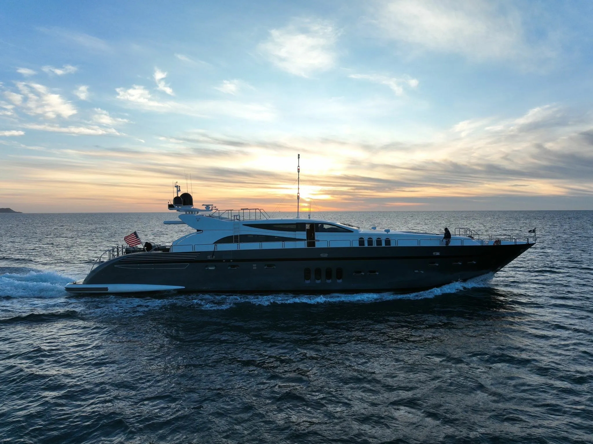 Rent a 34m Leopard 112 in San José del Cabo