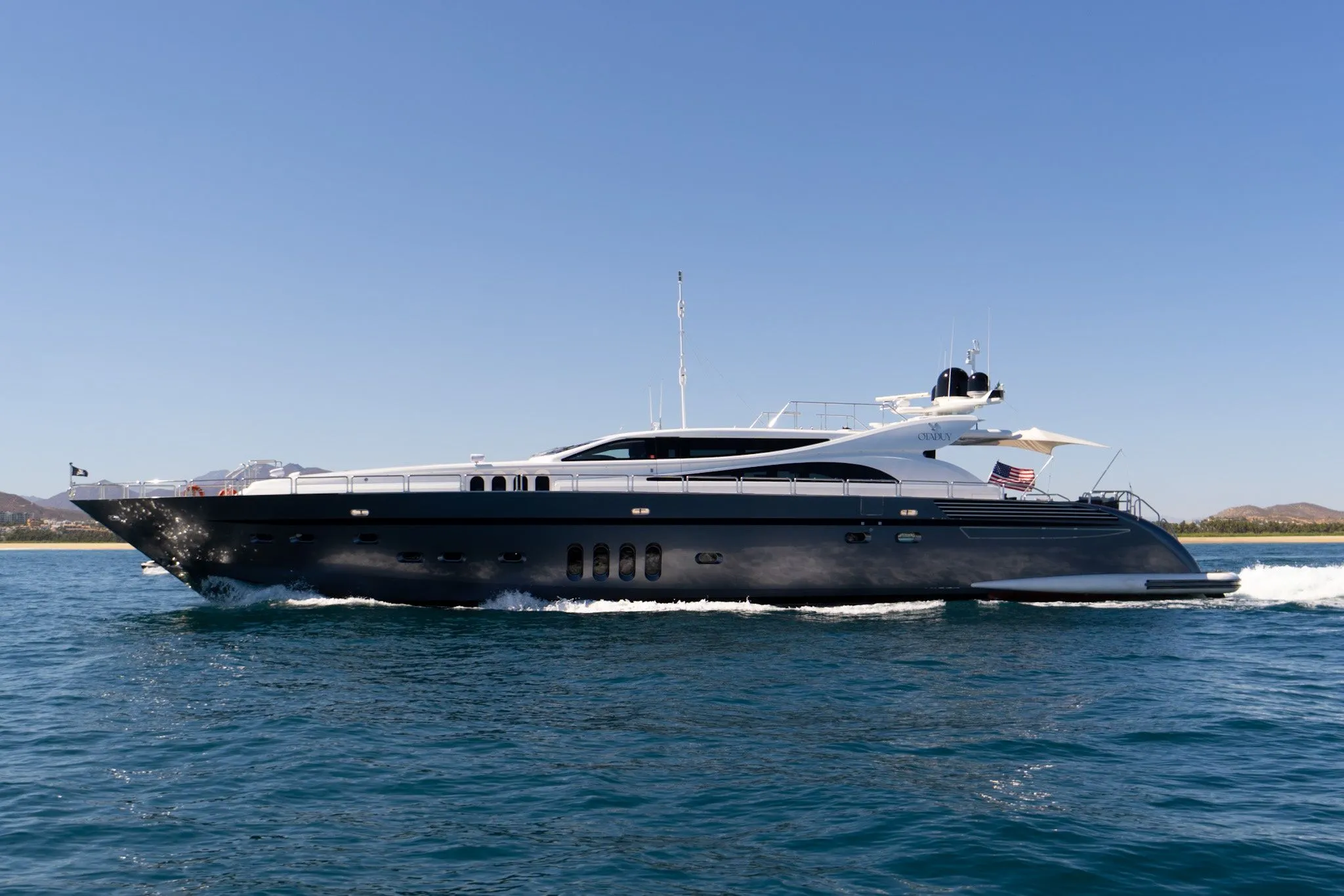 Rent a 34m Leopard 112 in San José del Cabo