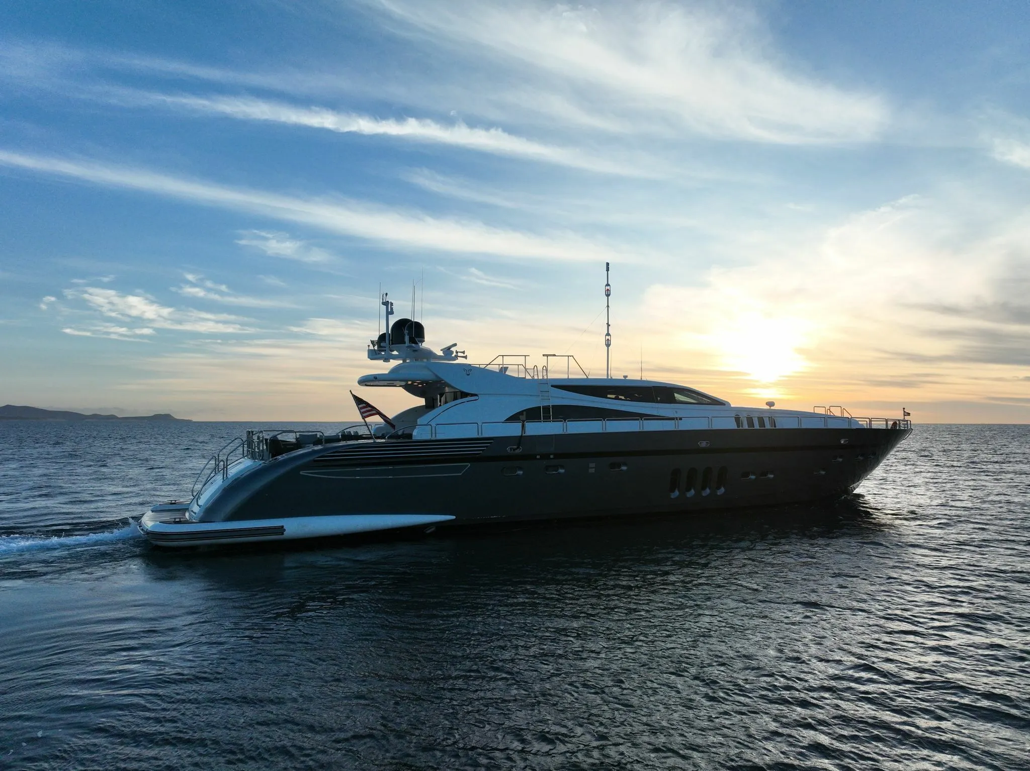 Rent a 34m Leopard 112 in San José del Cabo