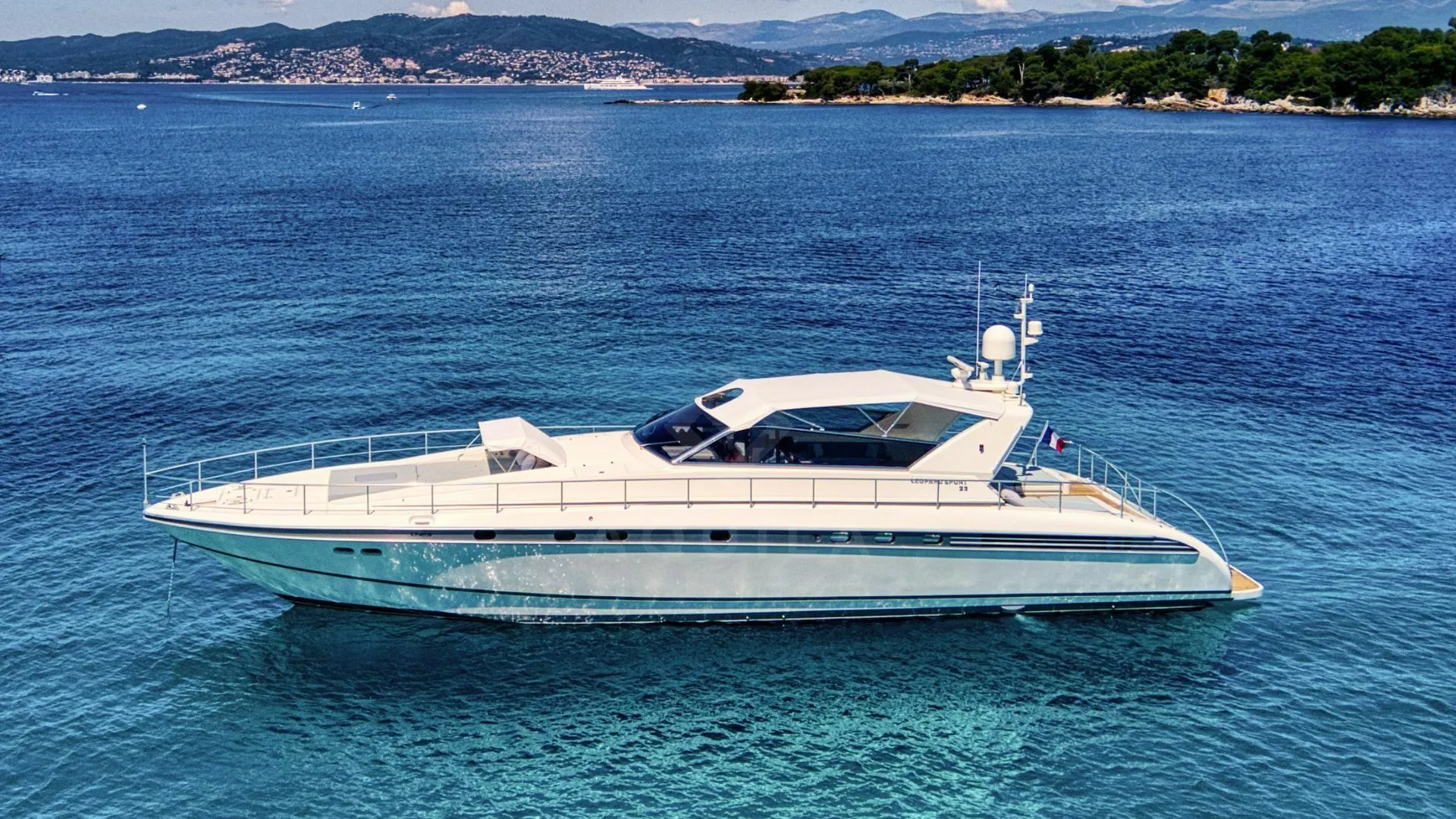 Rent a 23m Motor Yacht Leopard 23 in Cannes