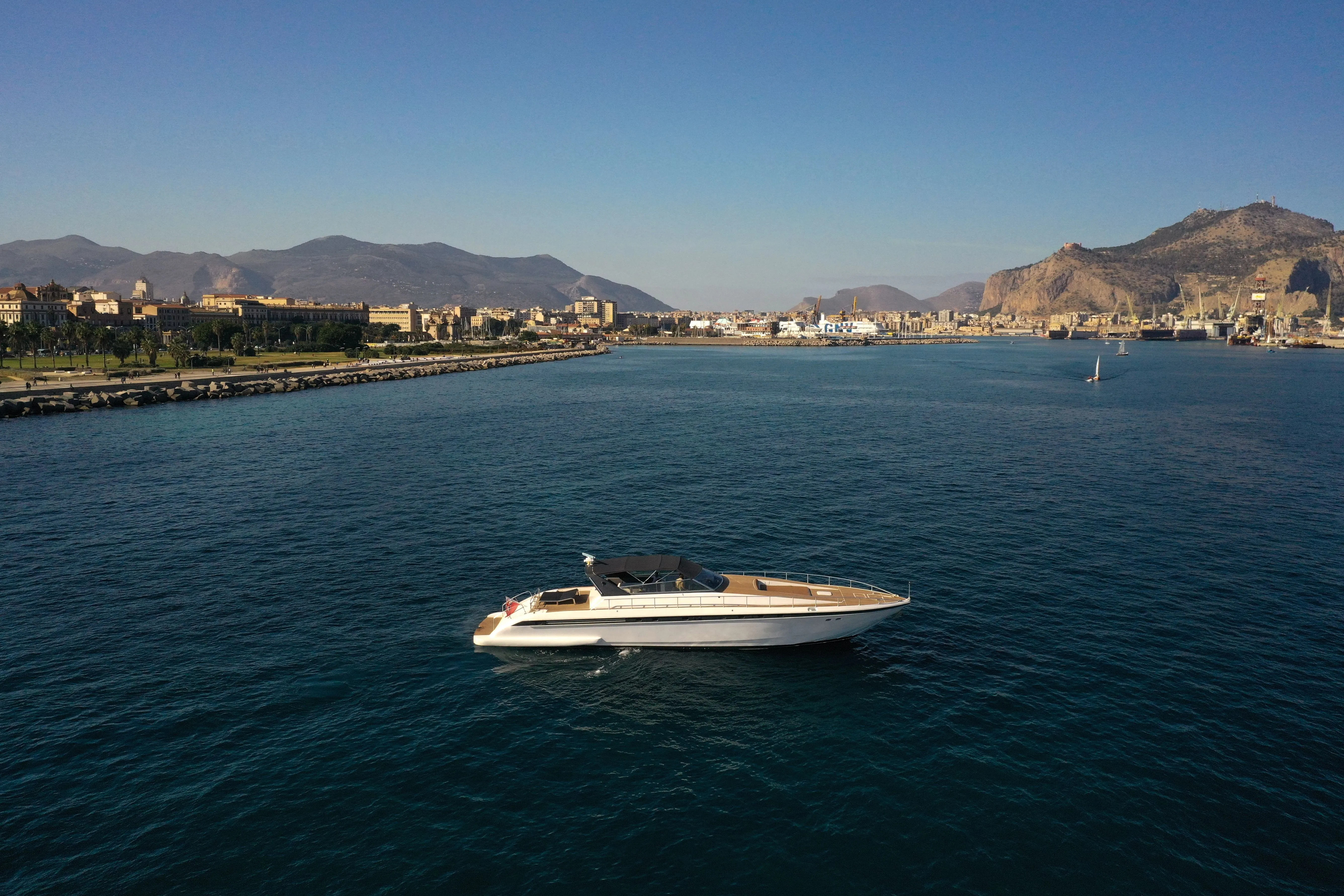 Maeva Star Charter Boat