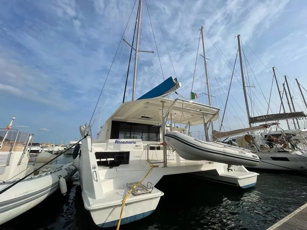 Rent a 11.99m Boat in Furnari