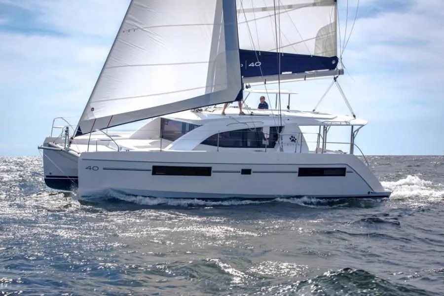Rent a 11.99m Boat in Furnari