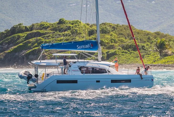 Charter a 11.99m Leopard 40 in Uturoa
