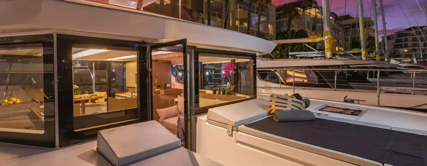 Charter a 12.19m Power Catamaran in Eden Island