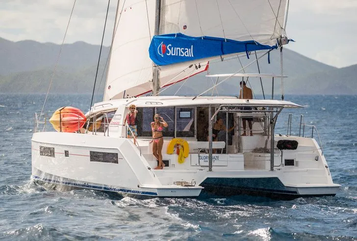 Charter a 11.99m Leopard 40 in Marina