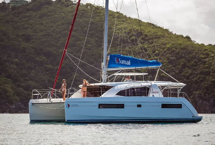 Charter a 11.99m Leopard 40 Catamaran in Marigot