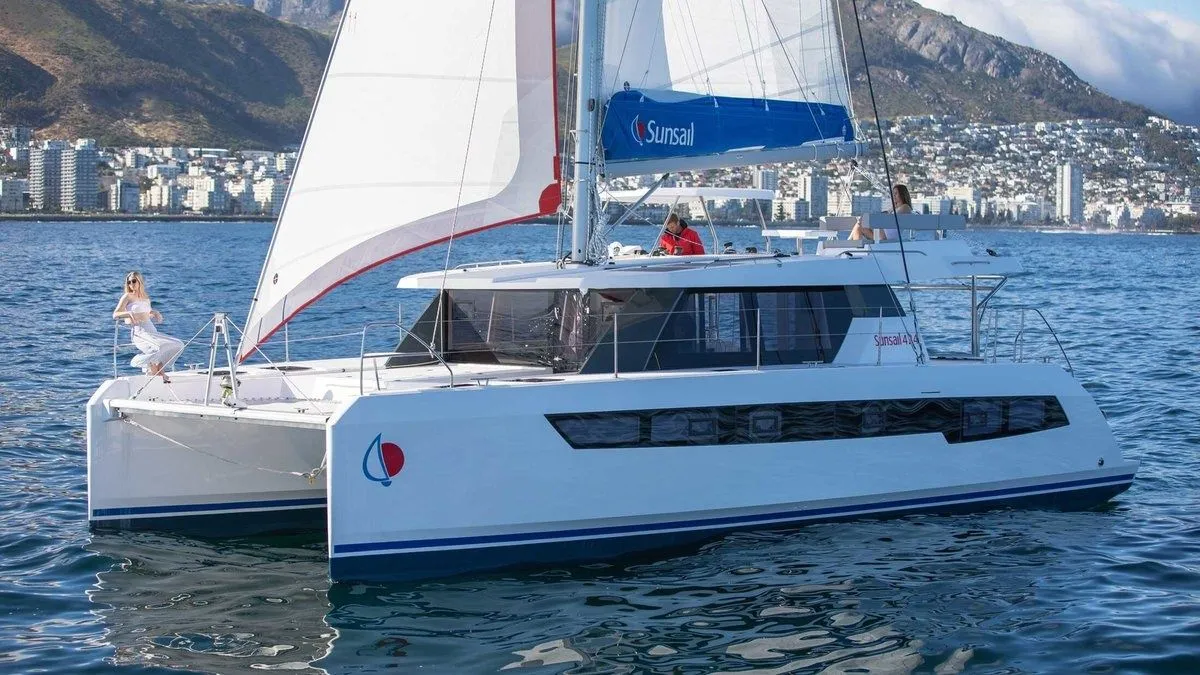 Explore Marigot on a 12.67m 4 Cabin Catamaran Rental