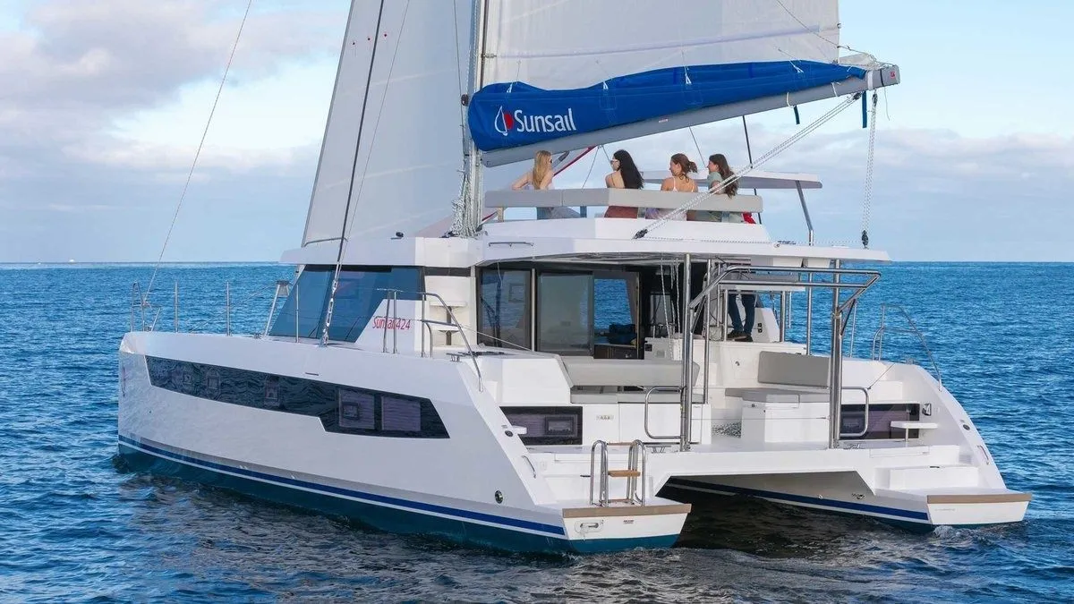 Explore Marigot on a 12.67m 4 Cabin Catamaran Rental