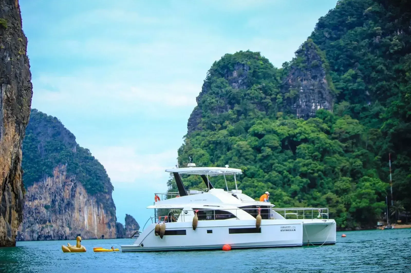 Estrella Charter Boat