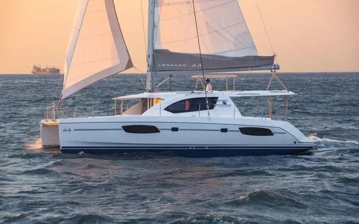 Charter a 13.71m Catamaran Leopard 44 in Eden Island
