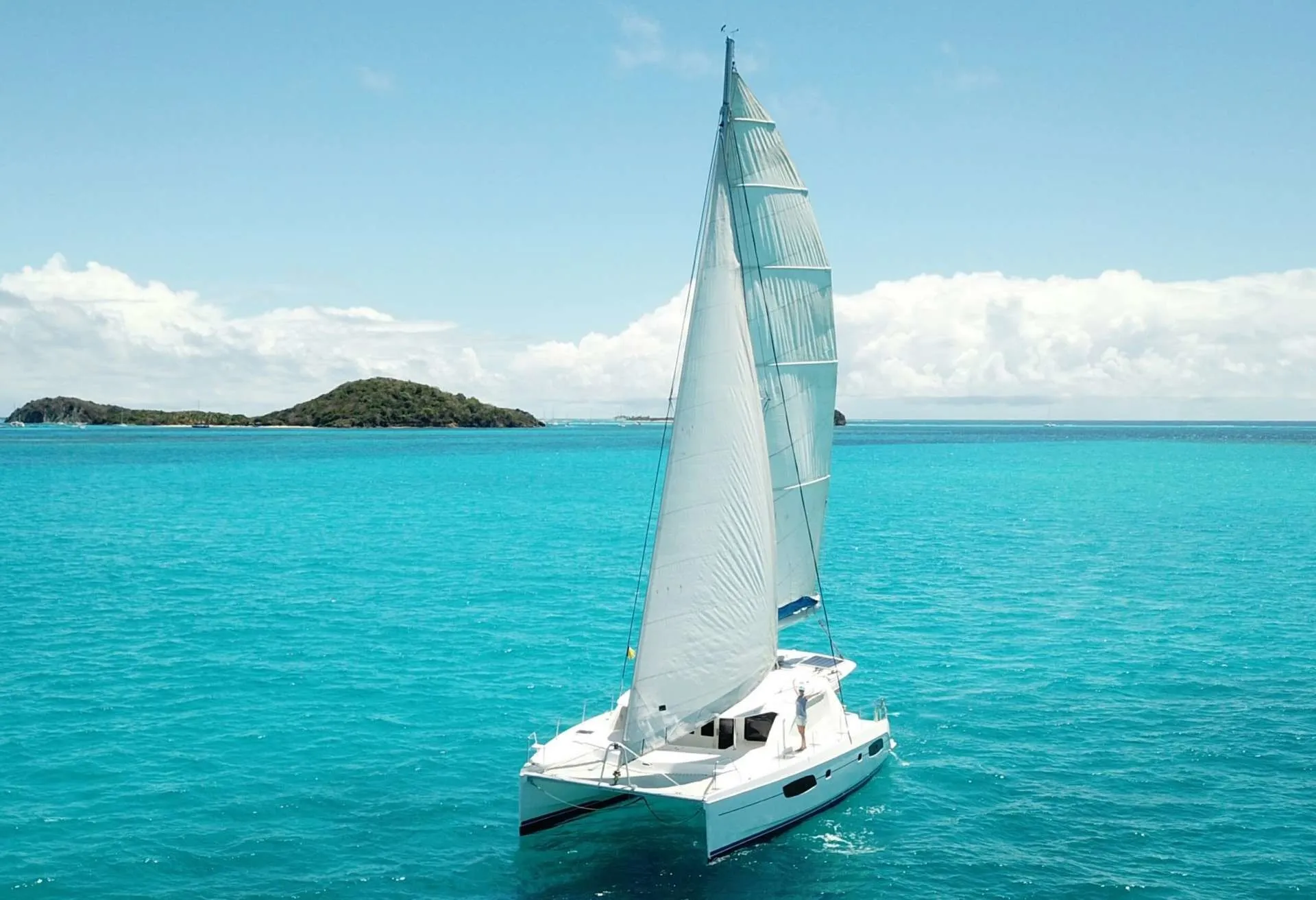 Boot - Explore Ribishi on a 12.98m 3 Cabin Catamaran Rental