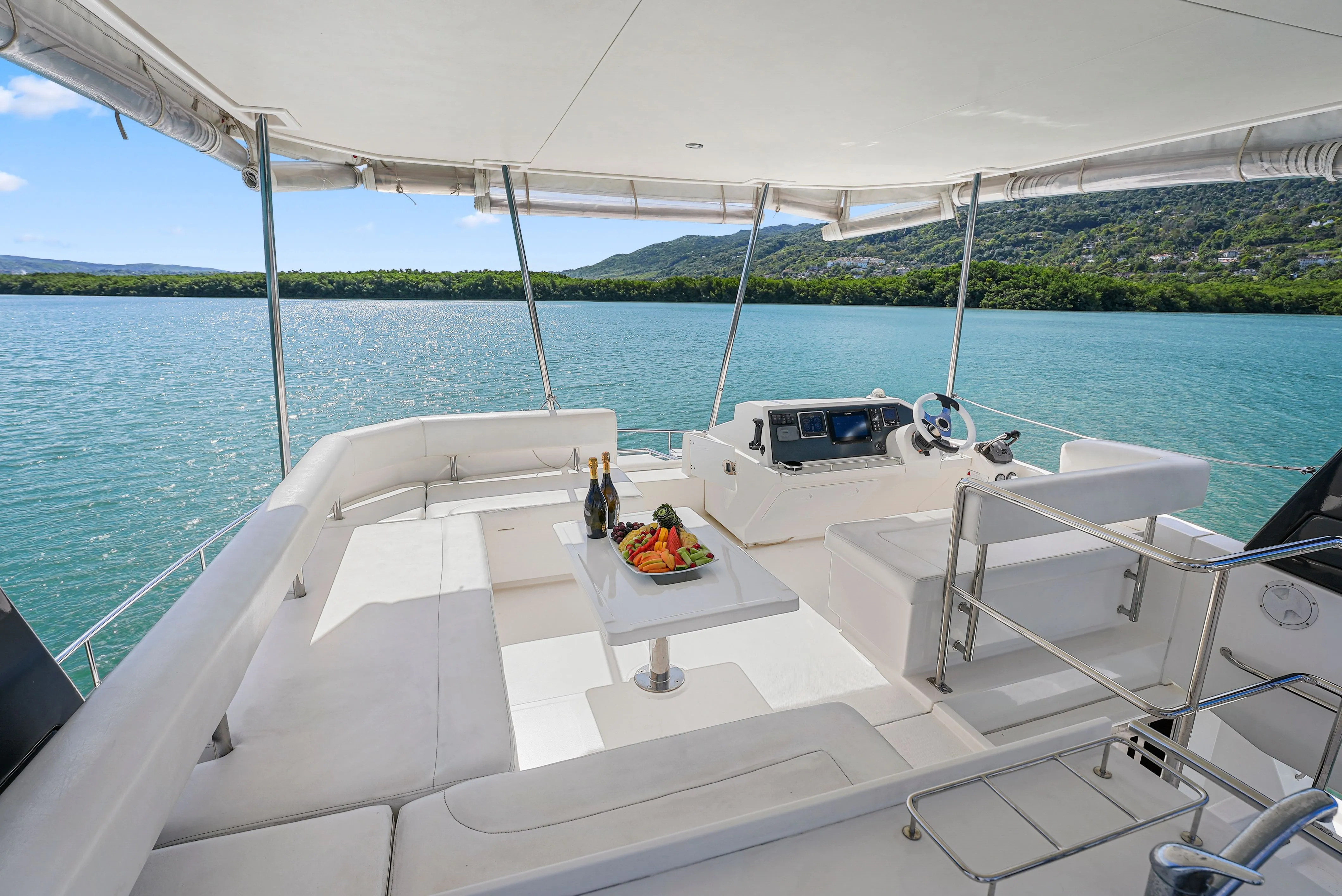 Sofisti Kat Charter Boat