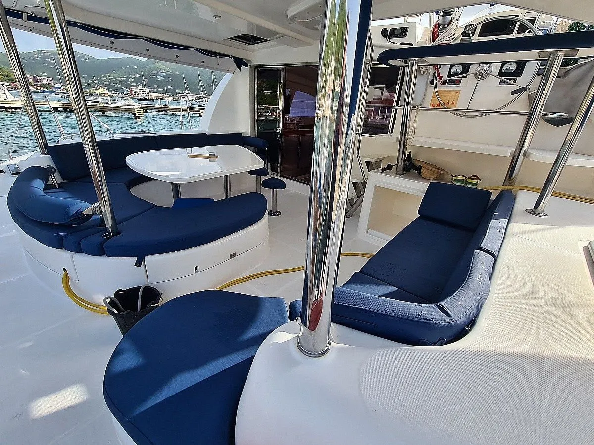 Moko Jumbie Charterboot - 5