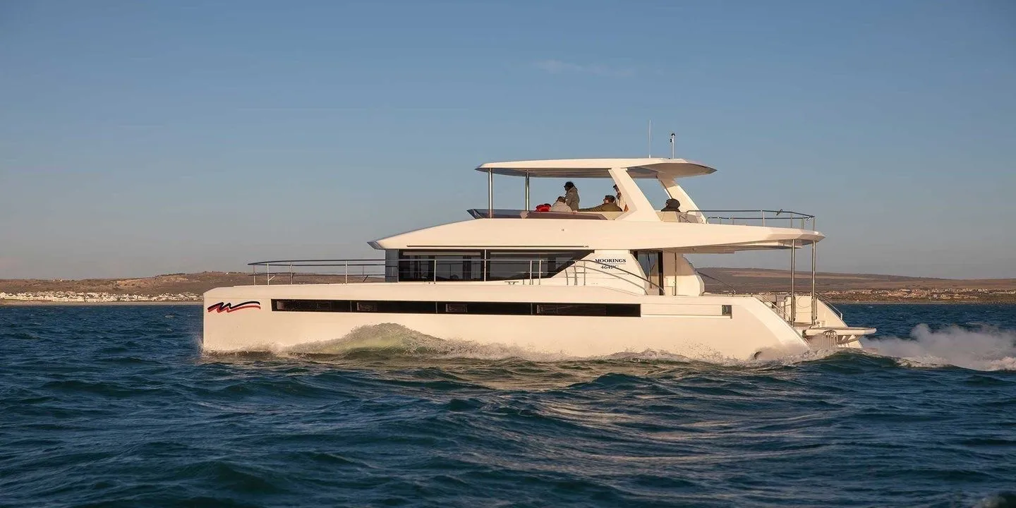 Explore Palm Cay on a 14m Rental Power Catamaran