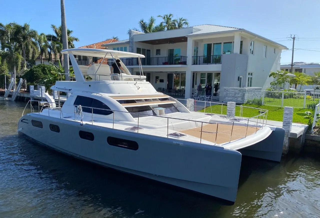 Charter a 14.32m Leopard 47 Power Catamaran in Cartagena de Indias