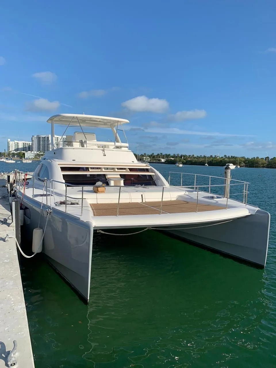 Charter a 14.32m Leopard 47 Power Catamaran in Cartagena de Indias