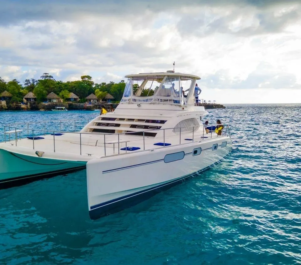 Charter a 14.3m Power Catamaran Leopard 47 in Montego Bay