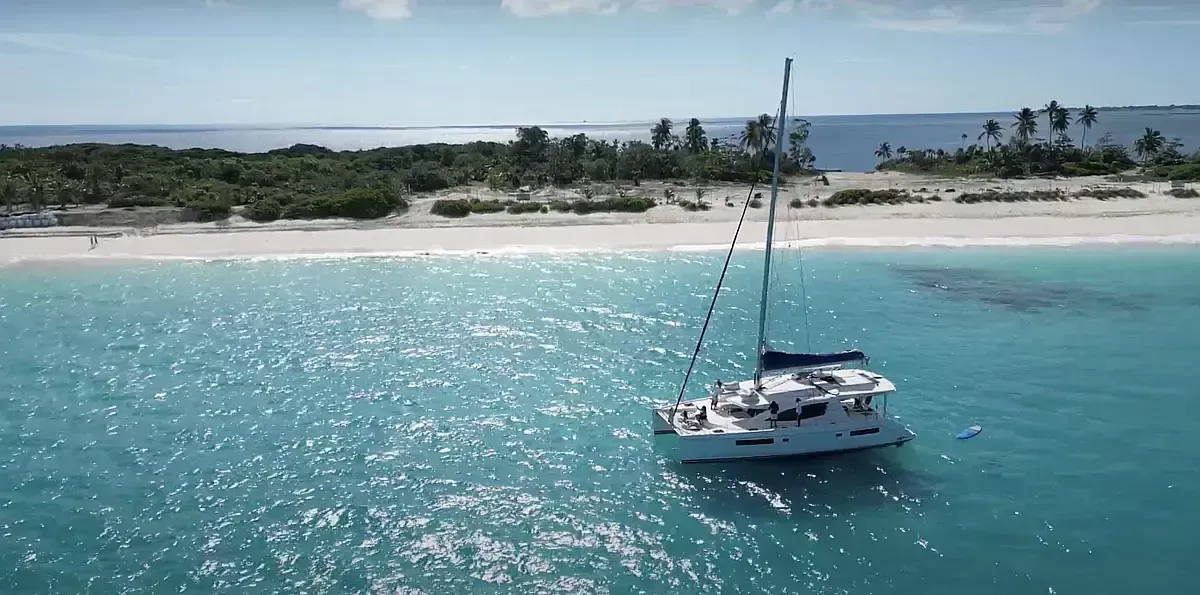 14.75m Downtown Nassau Leopard 48 Catamaran Hire