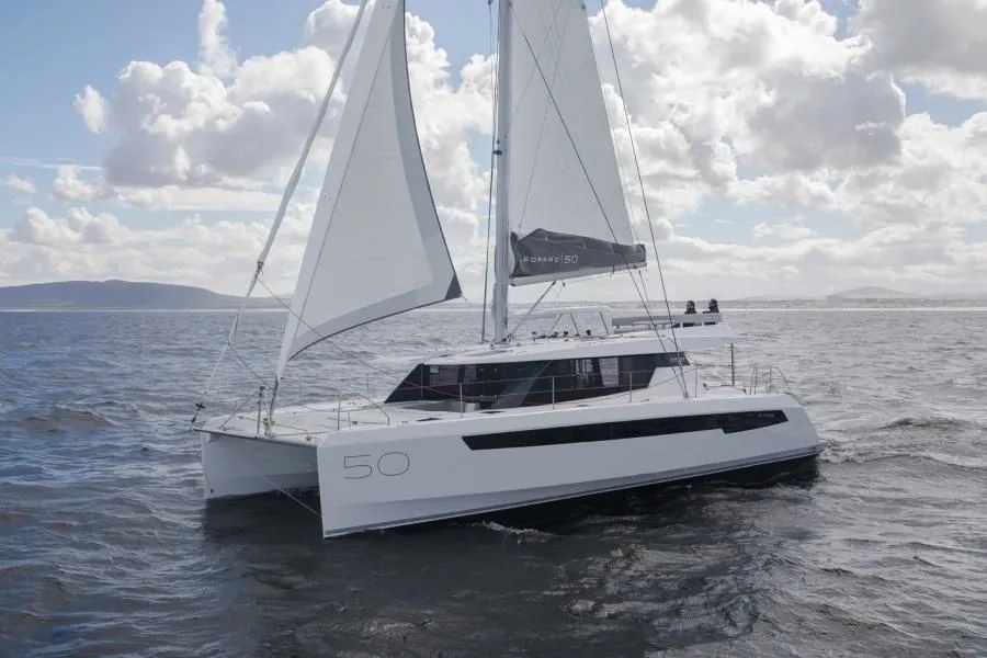 Rent a 15.4m Catamaran Leopard 50 in Procida