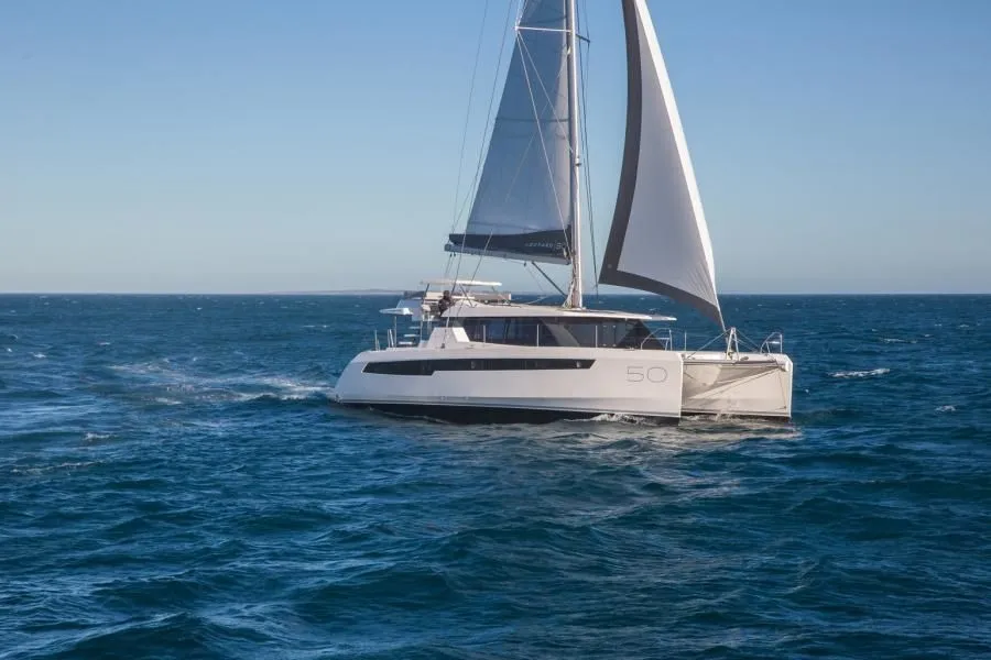 Rent a 15.4m Catamaran Leopard 50 in Procida