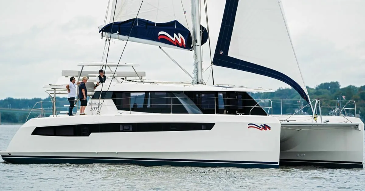 Charter a 15.4m Leopard 50 in Saint-Raphaël