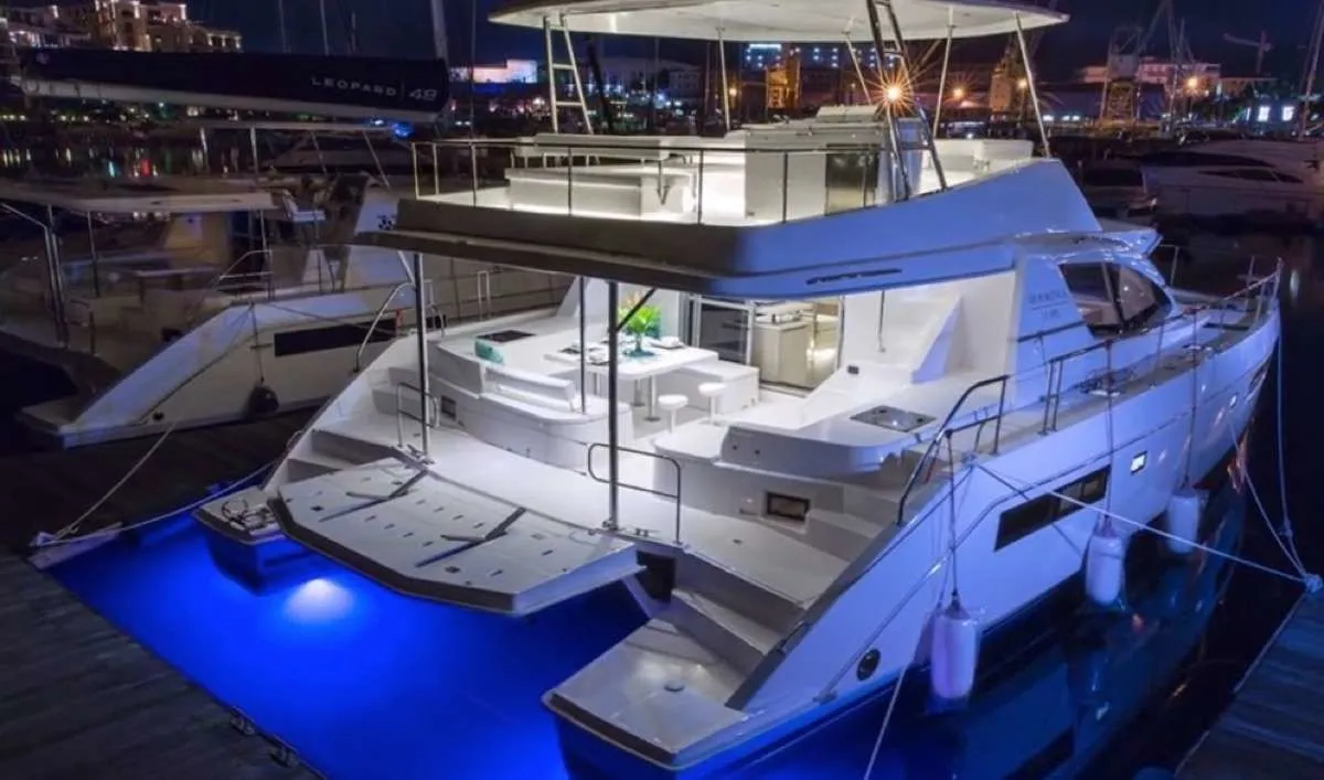 Explore Saint Thomas on a 15.54m 3 Cabin Power Catamaran Rental