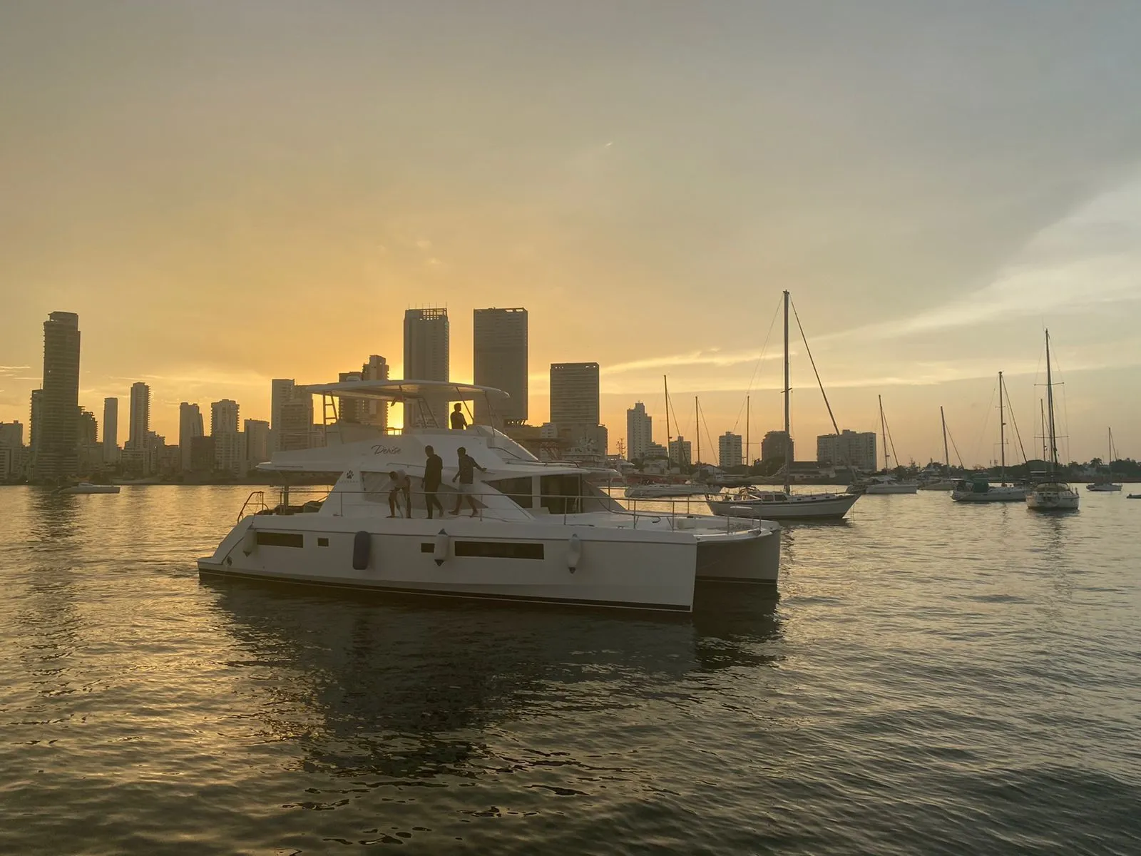 Charter a 15.54m 3 Cabin Power Catamaran in Cartagena de Indias