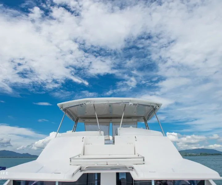 Rent a 15.5m Power Catamaran Leopard 51 in Chang Wat Phuket