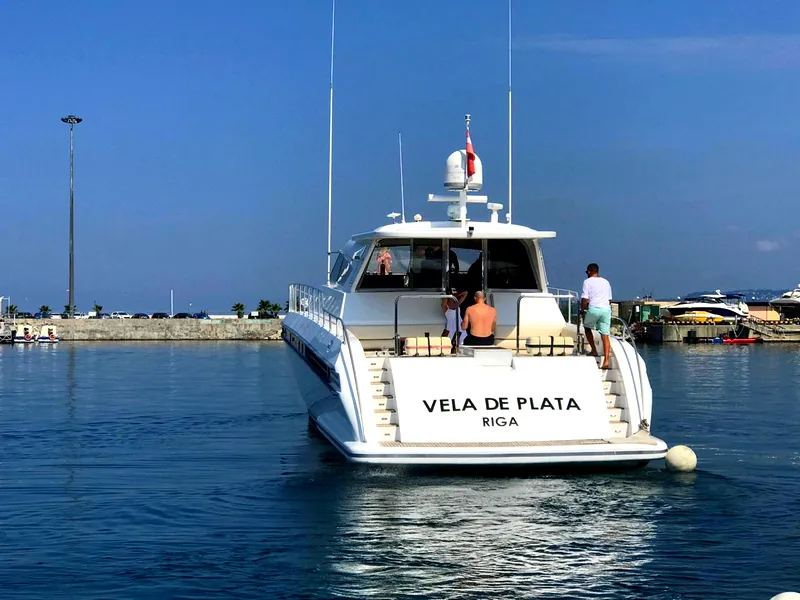 Charter a 21m Leopard 82 in Adler