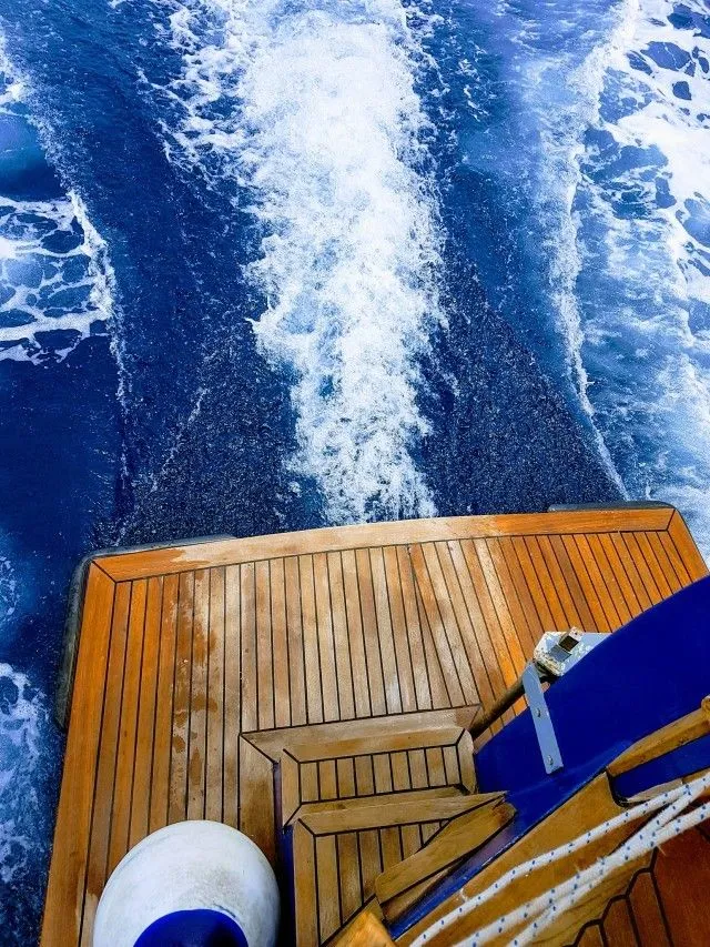 Vagabundo Charter Boat
