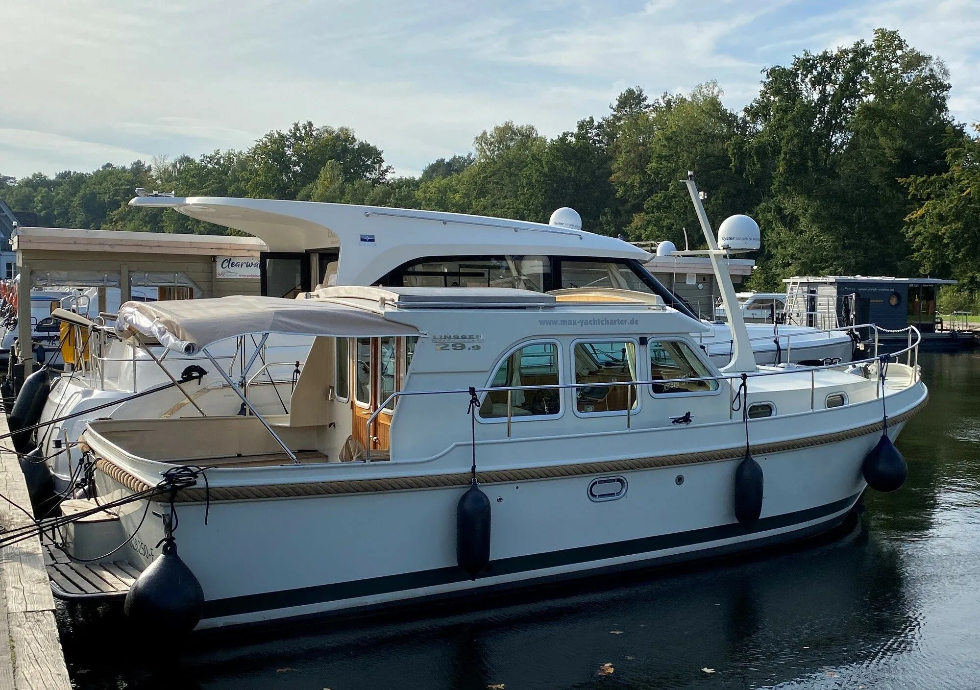 10m Wolfsbruch Linssen 290 Sedan Motor Yacht Hire