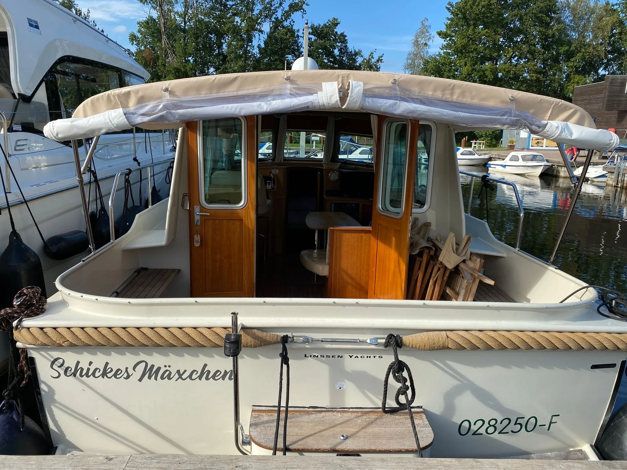 Schickes Maxchen Charter Boat
