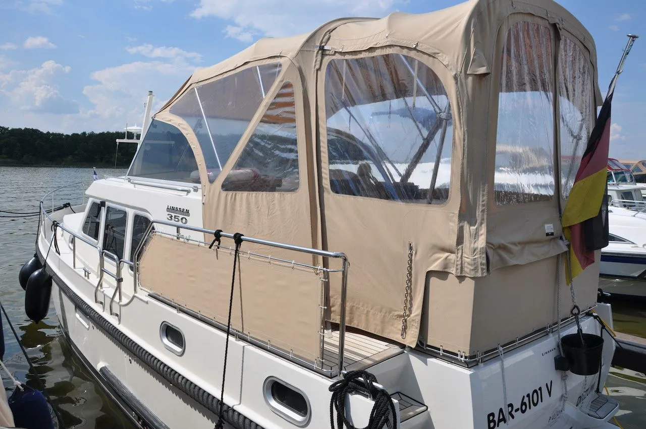 Explore Zehdenick on a 10.7m Linssen 350 AC Motor Yacht Rental