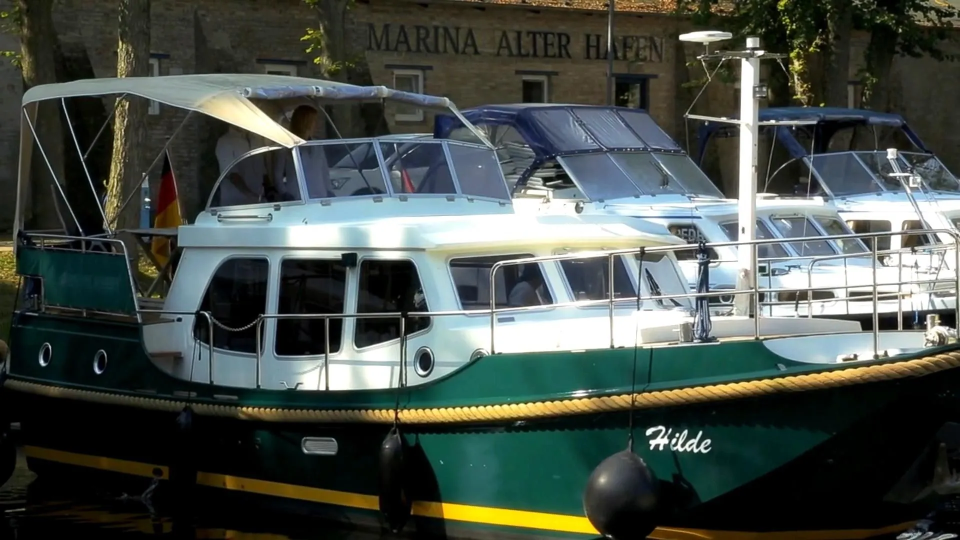 10.1m Zehdenick 2 Cabin House Boat Hire