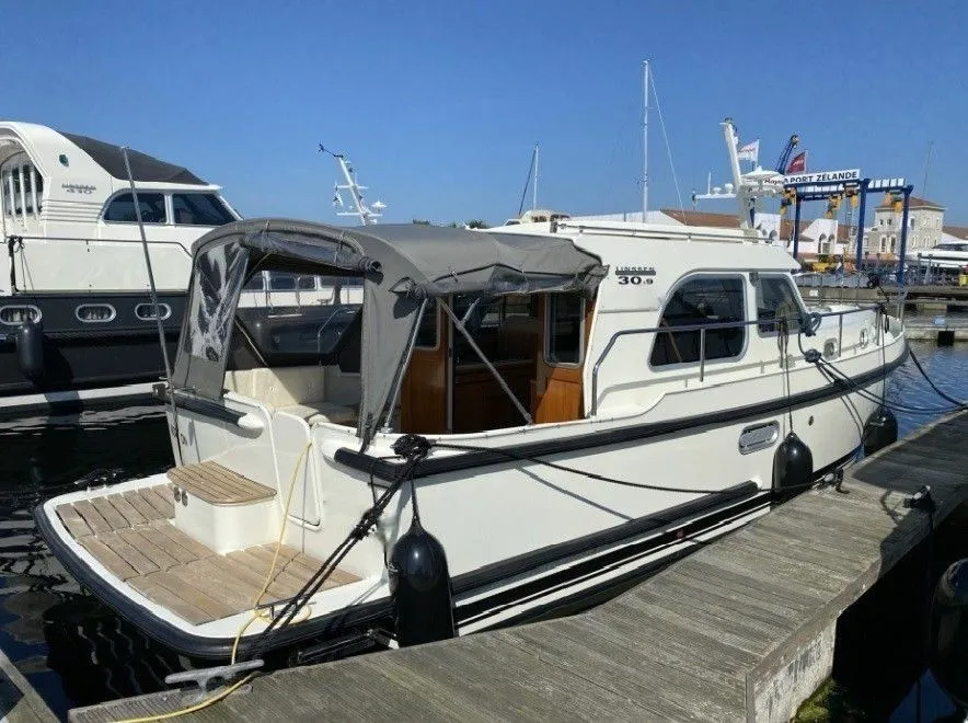 Explore Kortgene on a 9.75m Linssen GS 30.0 Sedan Motor Yacht Rental