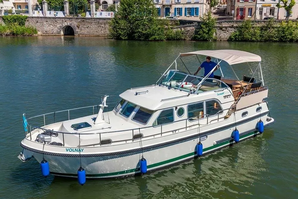 No Name Charter Boat