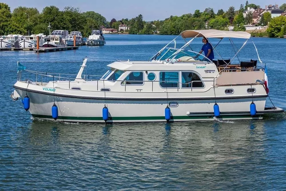 Charter a 10.7m 2 Cabin House Boat in Corbigny