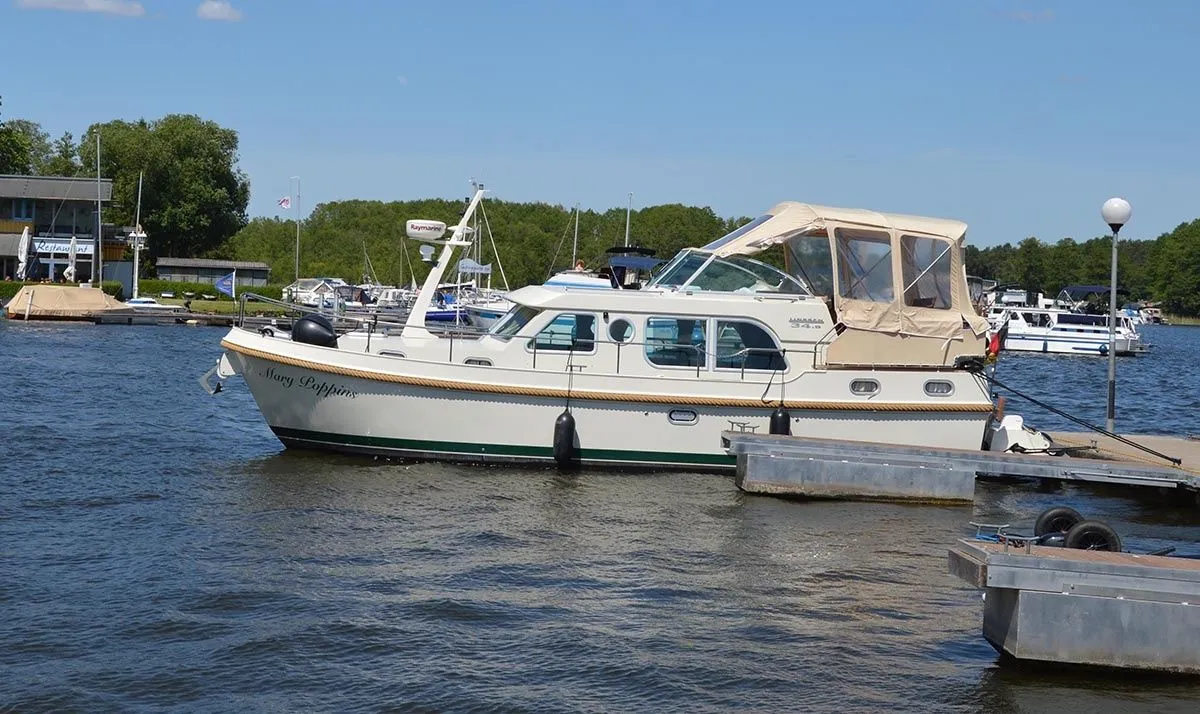 Charter a 10.7m Boat in Werder