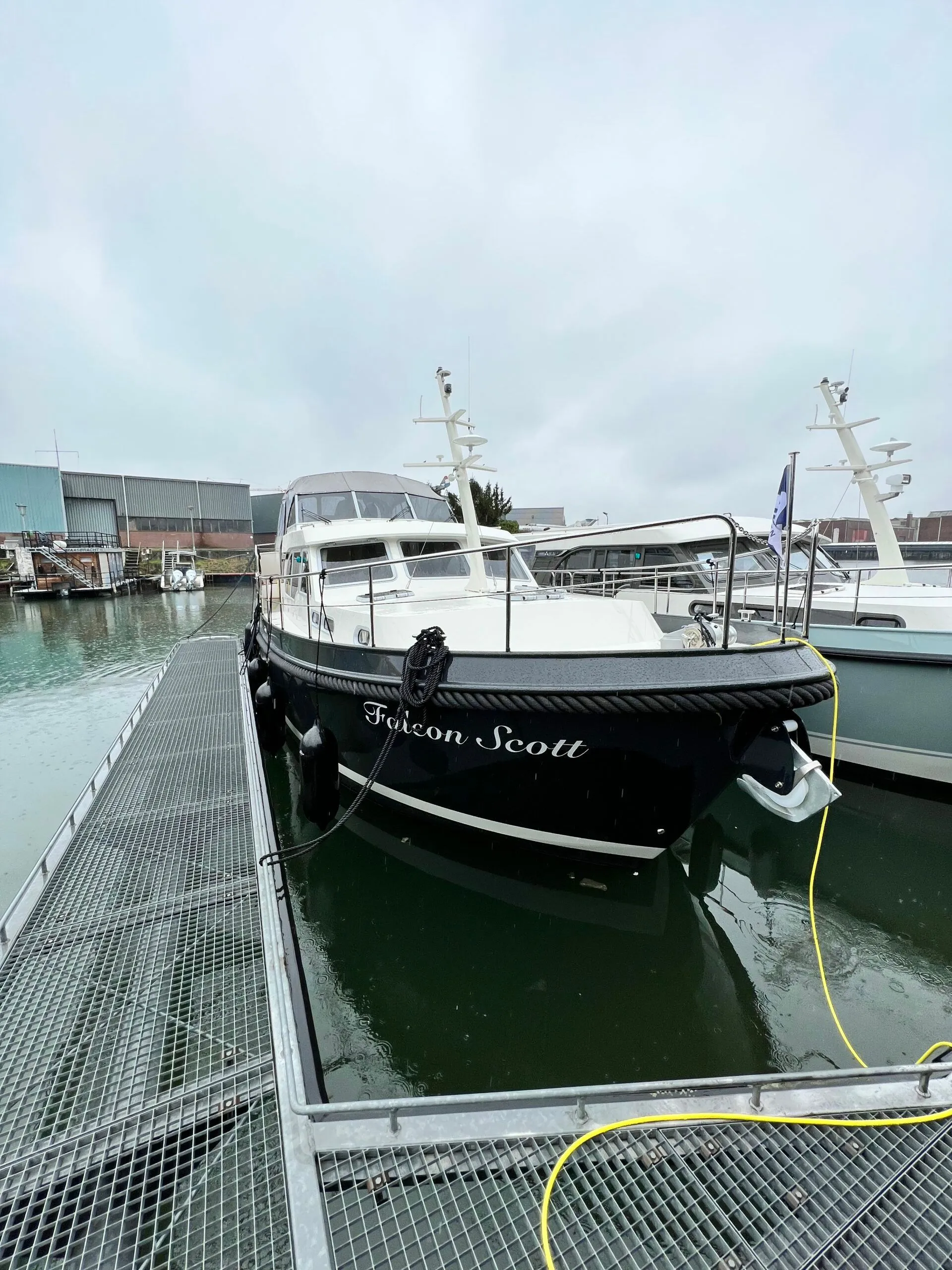 Rent a 12.85m 3 Cabin Motor Yacht in Willemstad