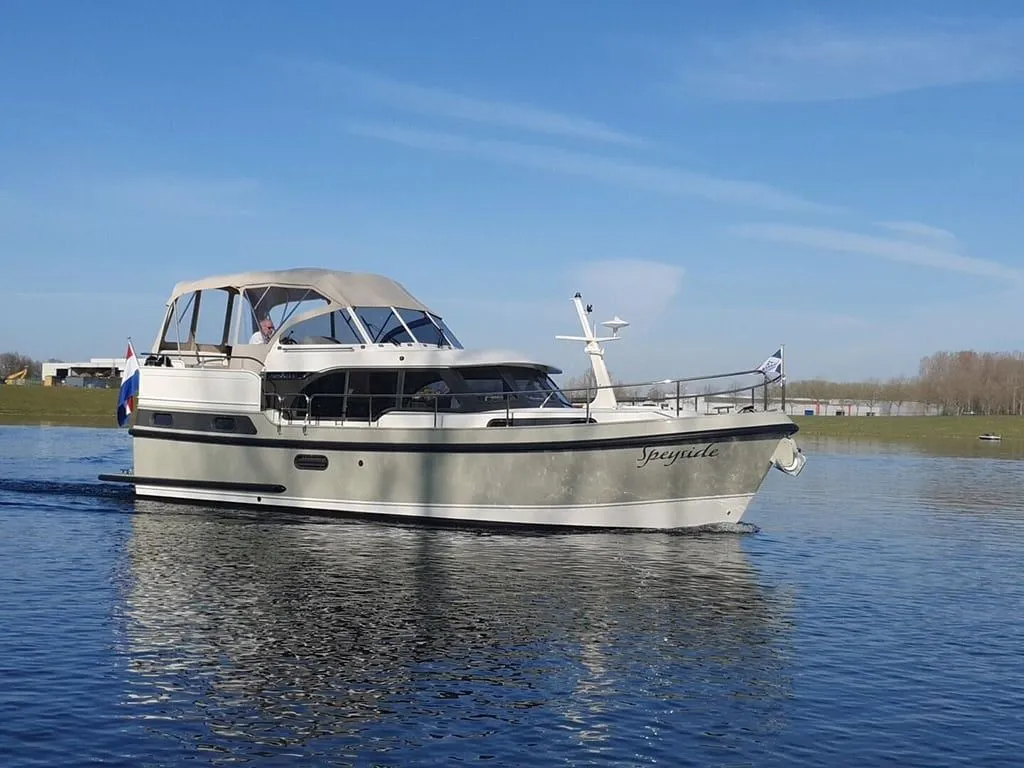 Charter a 10.7m 2 Cabin House Boat in IJsselstein