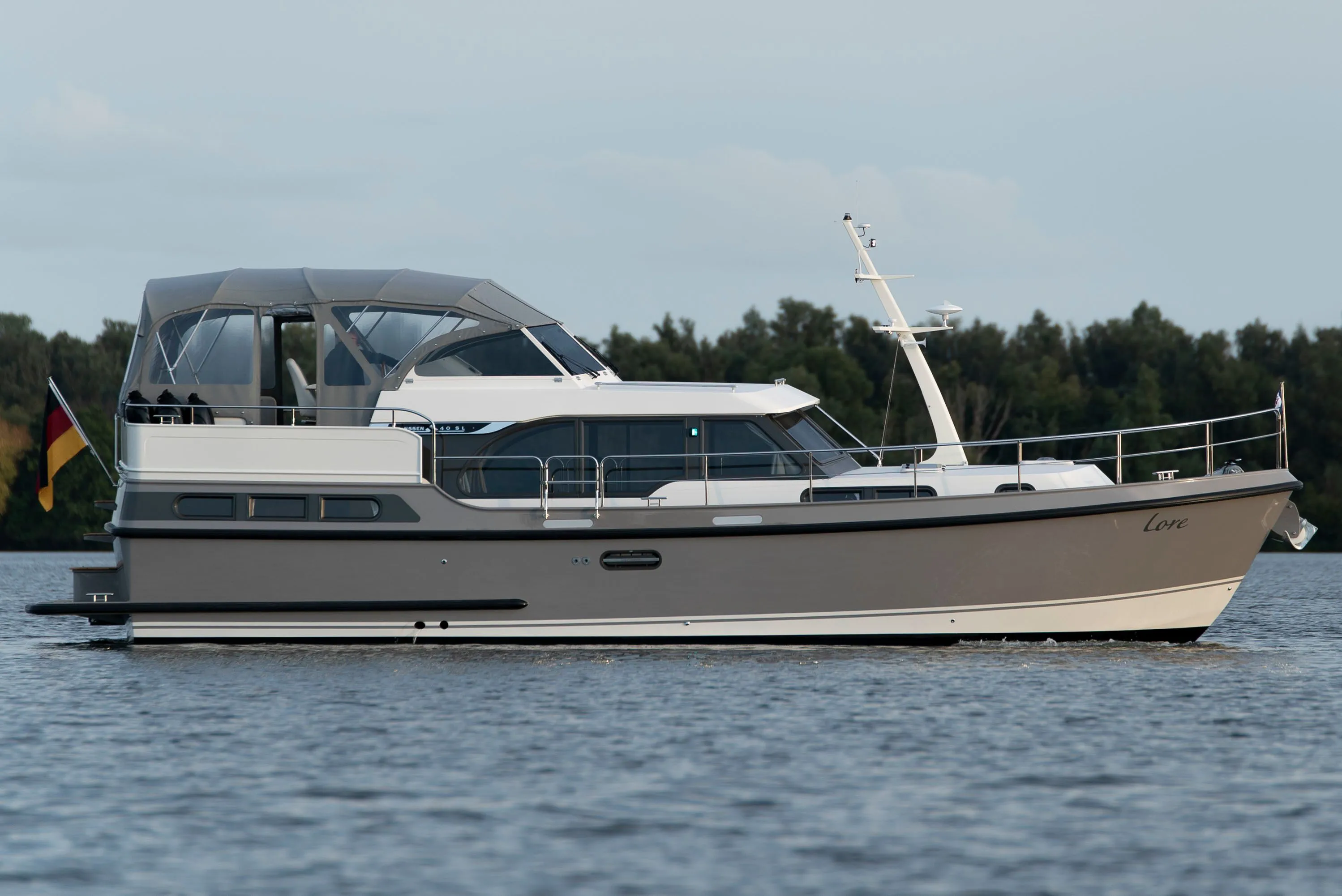 Explore IJsselstein on a 12.85m Rental Boat