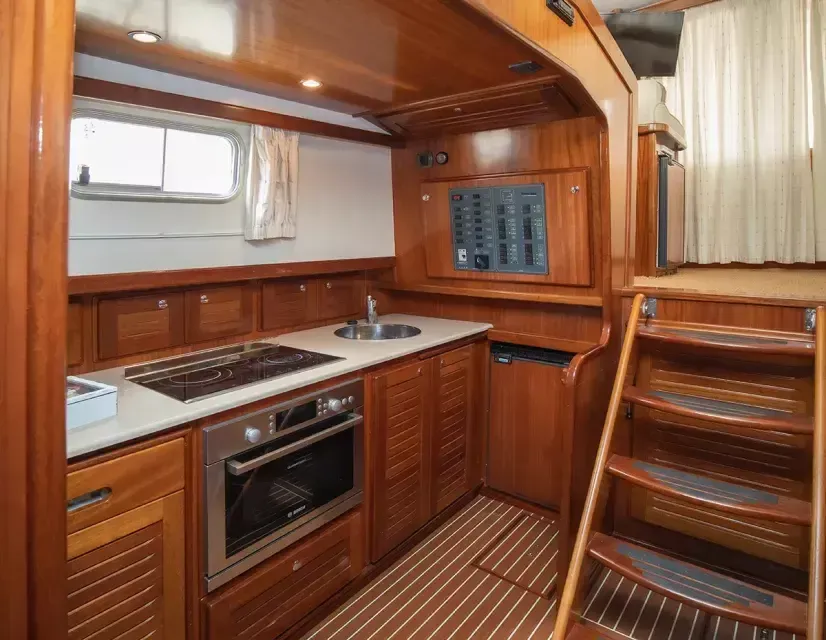 Чартер Bucc 5 - 4