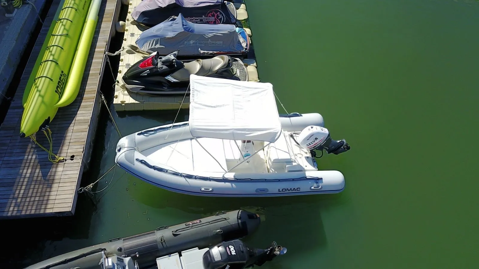 Explore La Spezia on a 5.2m Lomac 5.2 Motor Boat Rental