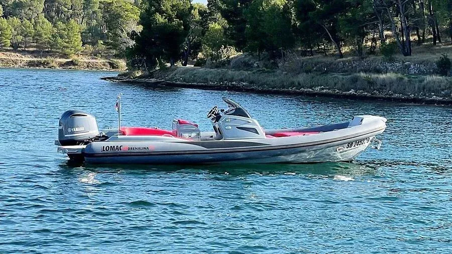 Explore Šibenik on a 7.85m Rental Lomac 750