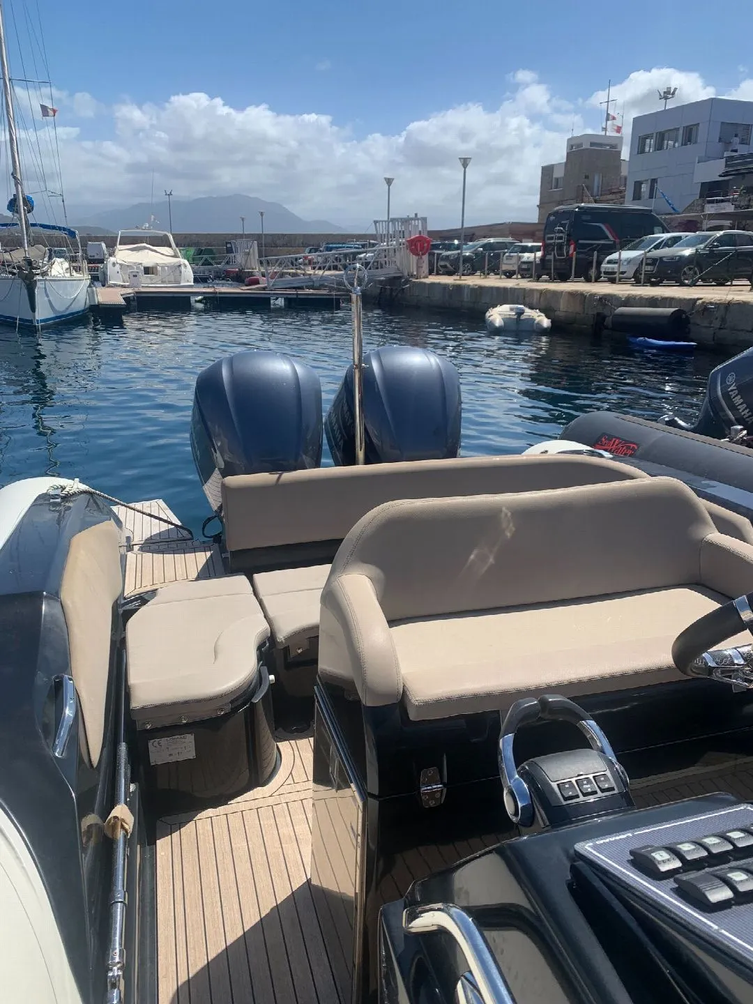 No Name Mietboot