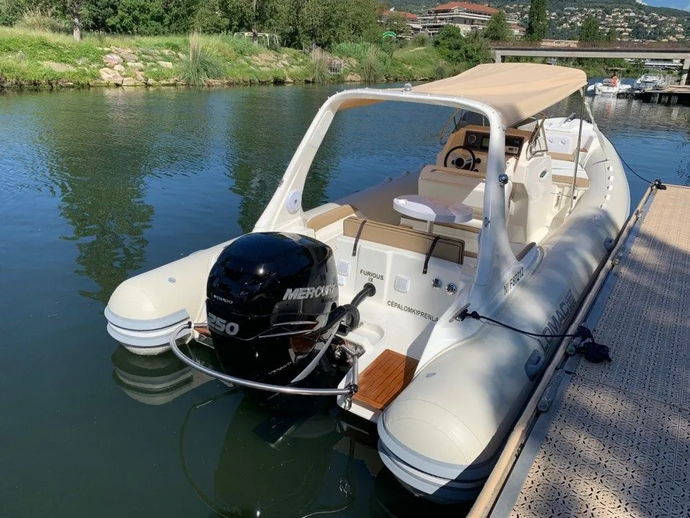 Charter a 7.93m Motor Boat Lomac In 790 in Mandelieu-la-Napoule